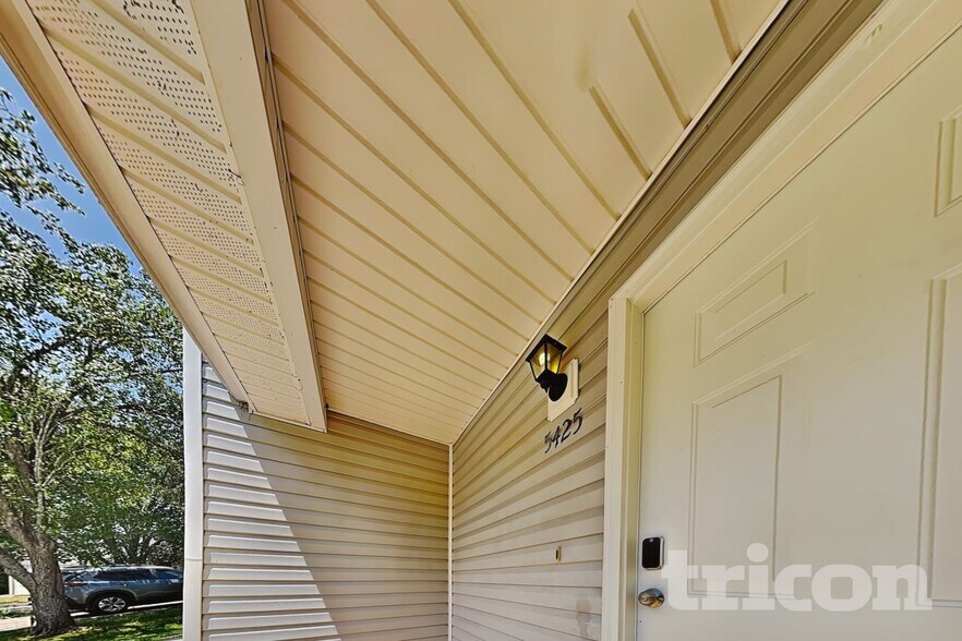 Building Photo - 5425 Brickleberry Way