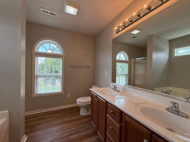 Building Photo - 2403 Mid Salem Dr
