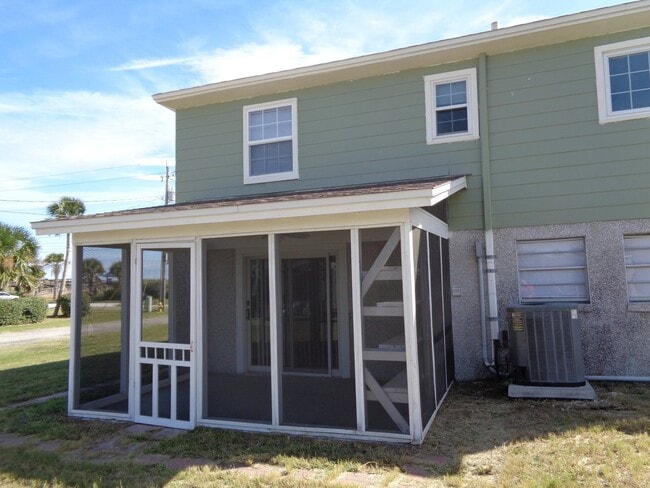 Building Photo - Nice updated unit on the north end of the Island