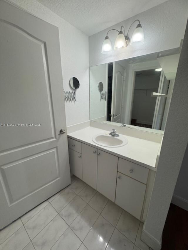 Building Photo - 9300 Fontainebleau Blvd