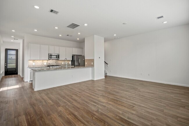 Building Photo - 613 Royal Arch Dr