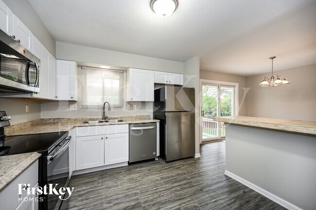 Building Photo - 1745 Pinebluff Ln