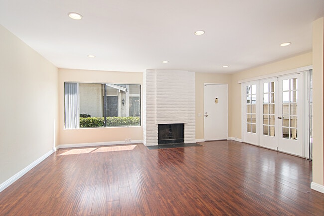 Building Photo - 3987 Camino Lindo
