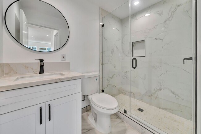 Building Photo - 11845 Hamlin St