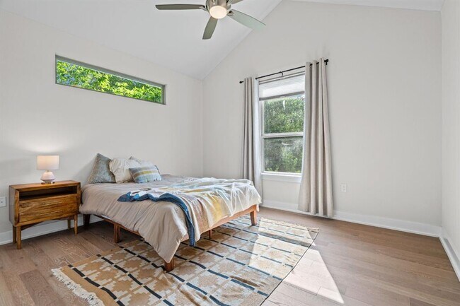 Building Photo - 2906 Webberville Rd