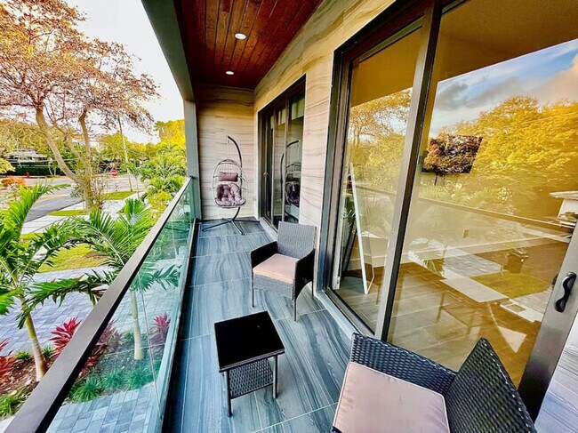 Building Photo - 648 NE 16th Terrace