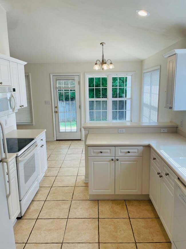 Building Photo - GLEN AT GOLDEN EAGLE