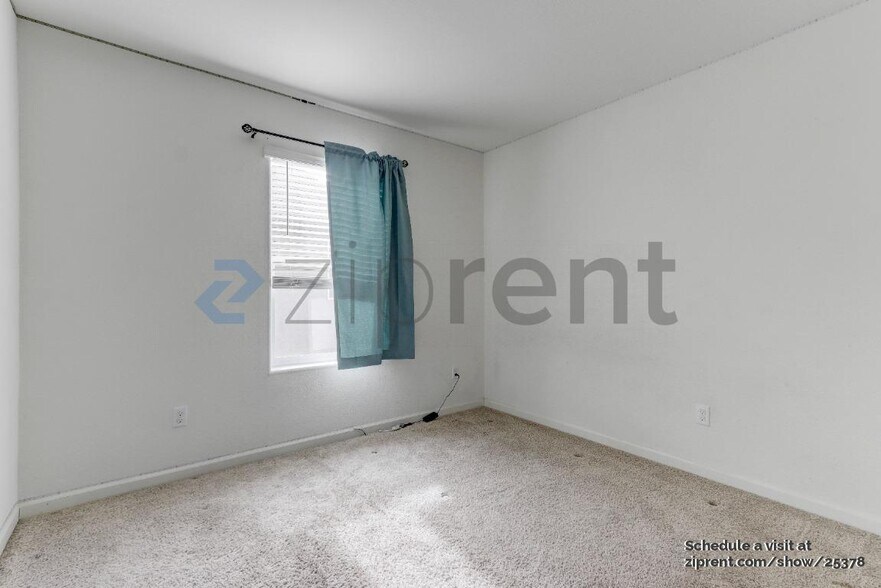 Building Photo - Unit