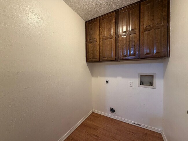 Building Photo - 1003 Poplar St