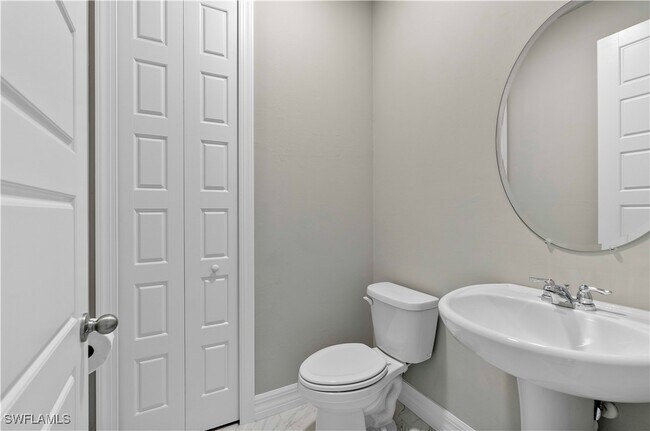 Building Photo - 16420 Seven Lks Ave