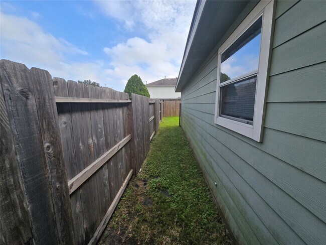 Building Photo - 21214 Ambergris Ct