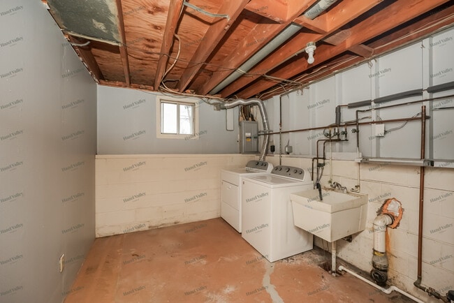 Building Photo - 23983 Delmere Dr