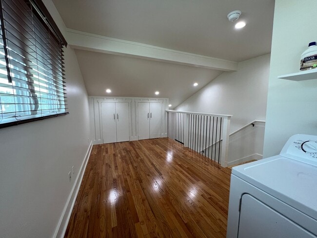 Building Photo - Midtown Ventura Charmer!