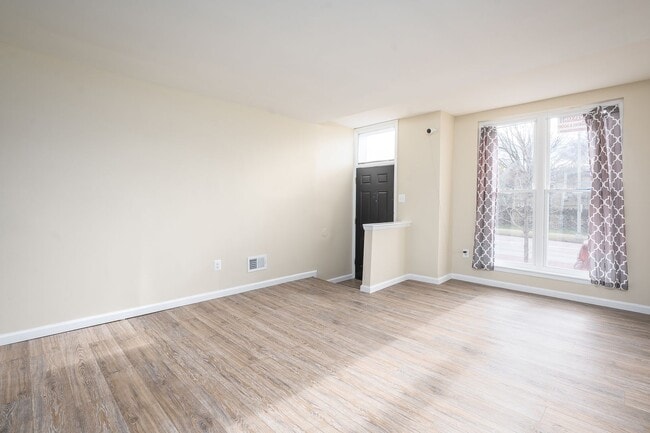 Building Photo - Beautifully renovated single family home