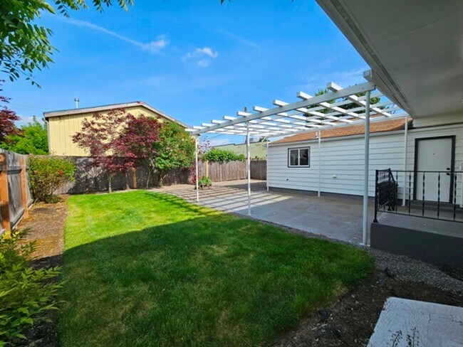 Building Photo - 3Bd/1Ba Single Story Home - For viewing!