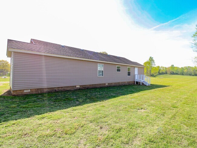 Building Photo - Great Location! 4 Bedroom Home Close to Downtown Pulaski