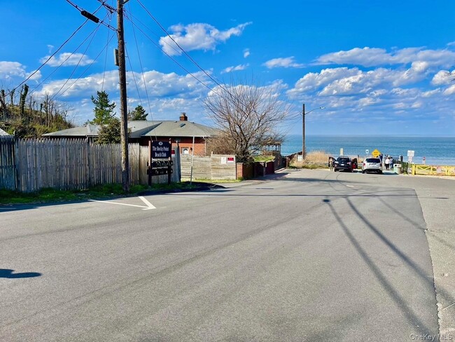 Building Photo - 188 Hallock Landing Rd