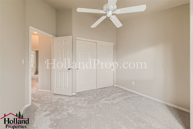 Building Photo - Spacious Townhome with A/C, Gas Fireplace & Water/Sewer Included!
