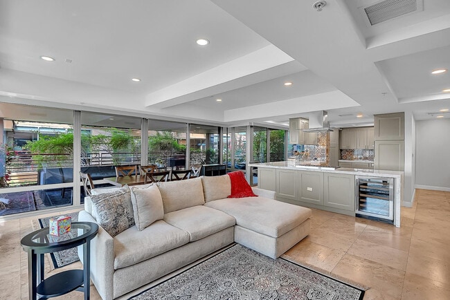 Building Photo - 7127 E Rancho Vista Dr