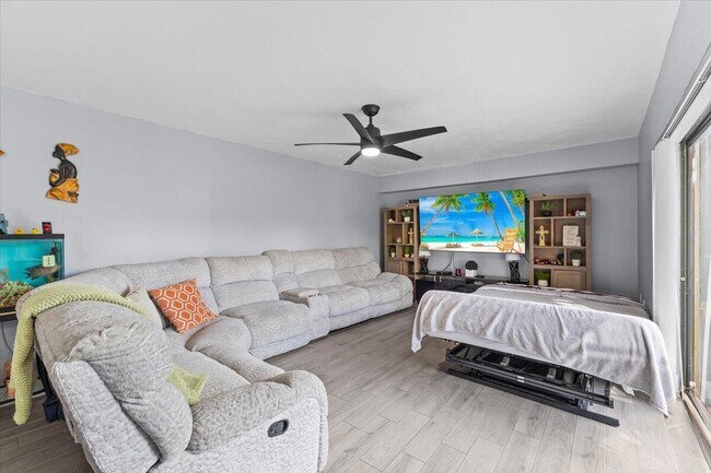 Building Photo - 2704 27th Way