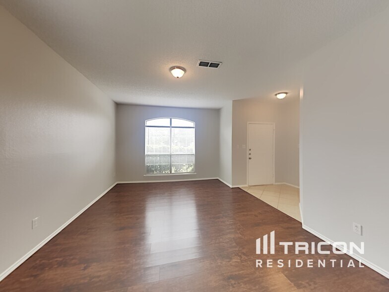 Building Photo - 4345 Park Creek Cir N