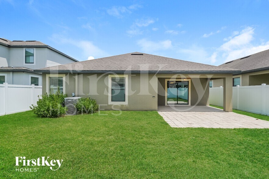 Building Photo - 11867 Thicket Wood Dr