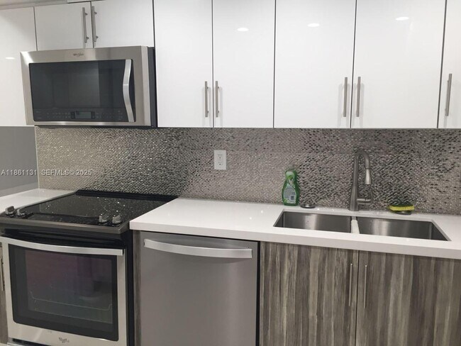 Building Photo - 210 174th St