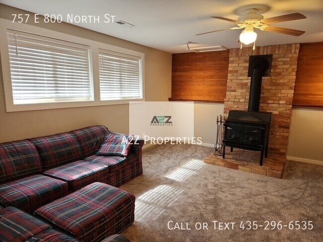 Building Photo - 757 E 800 N St