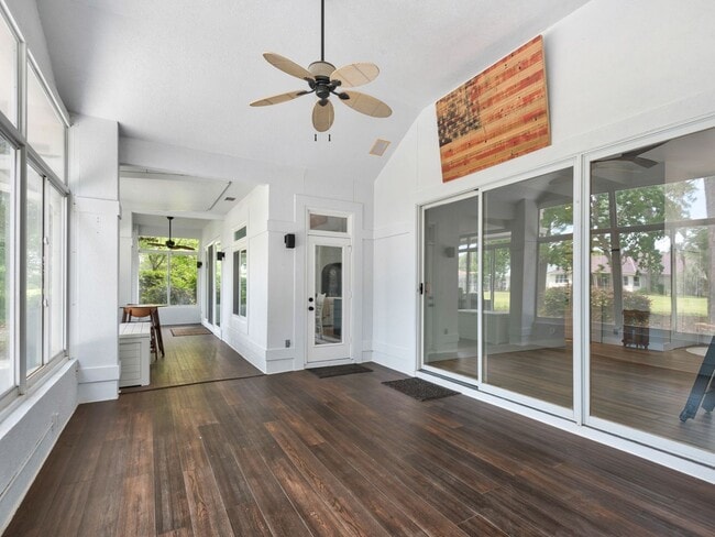 Building Photo - Stunning Furnished 3-Bedroom Golf Course H...