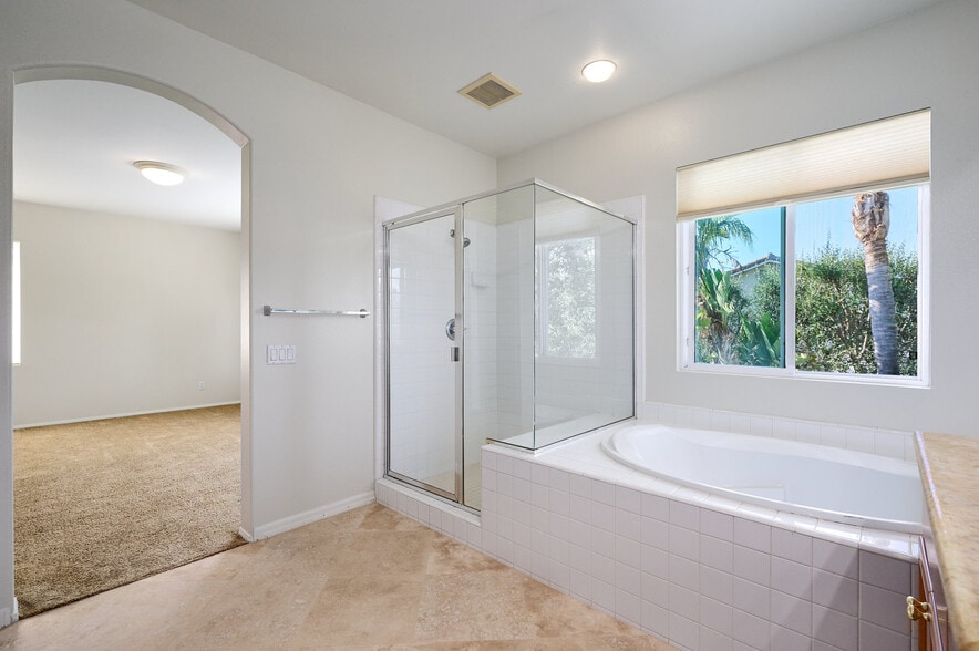 Master bath - 1807 Alta Vista Pl