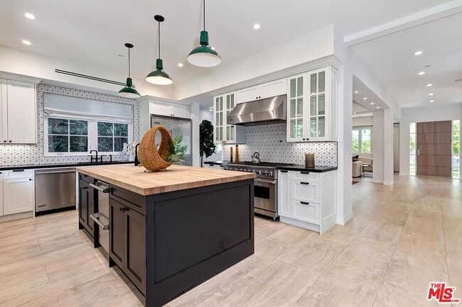 Building Photo - 9767 Monte Mar Dr