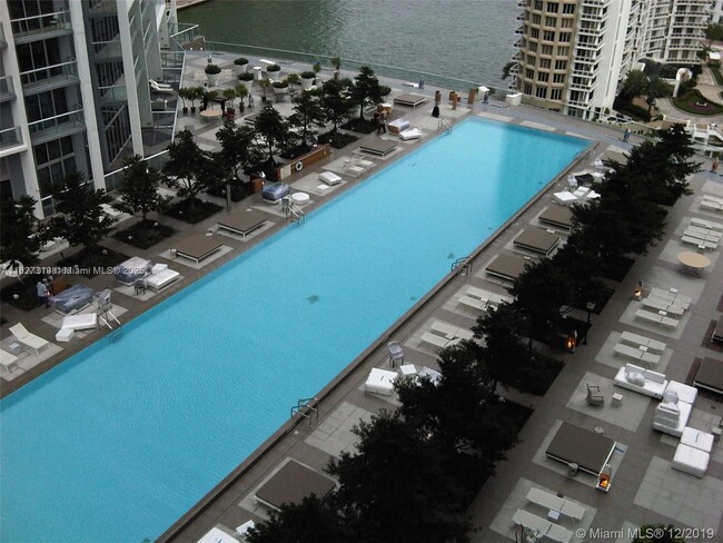 Building Photo - 495 Brickell Ave
