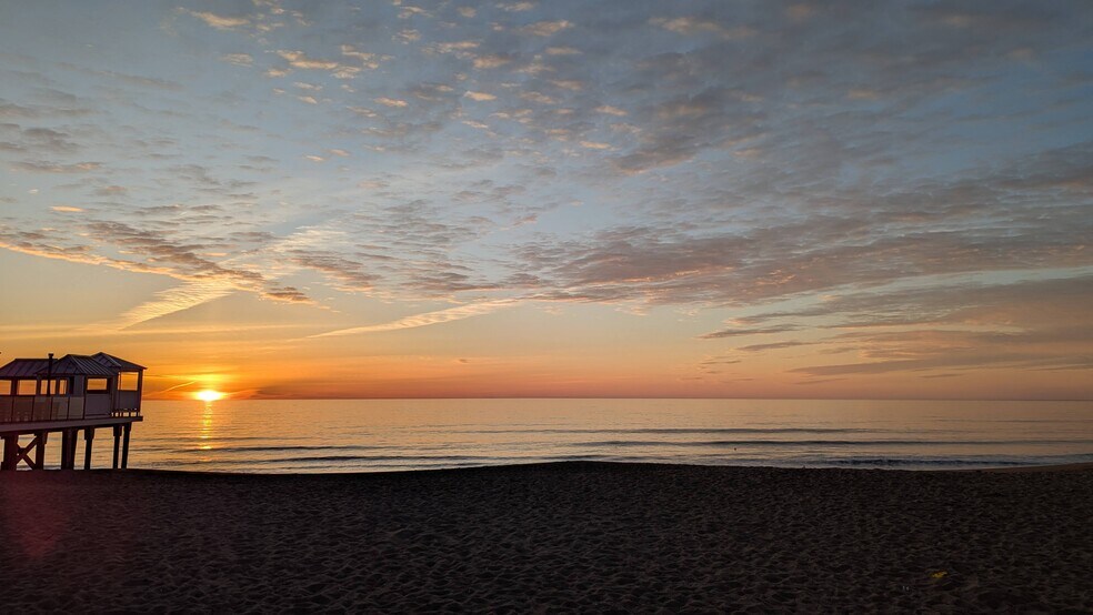Morning sunrise - 66 Railroad Ave