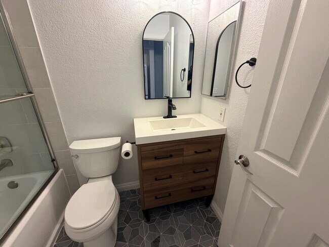 Building Photo - 1780 S El Camino Real