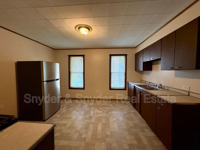 Building Photo - 391 E Voris St