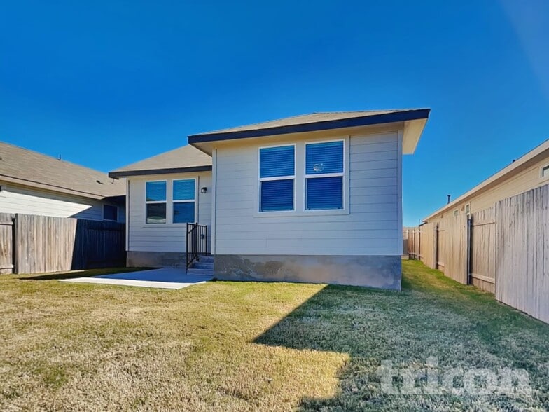 Building Photo - 5124 Saddle Clb Dr