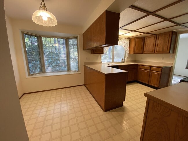 Building Photo - 501 E Michelle Dr