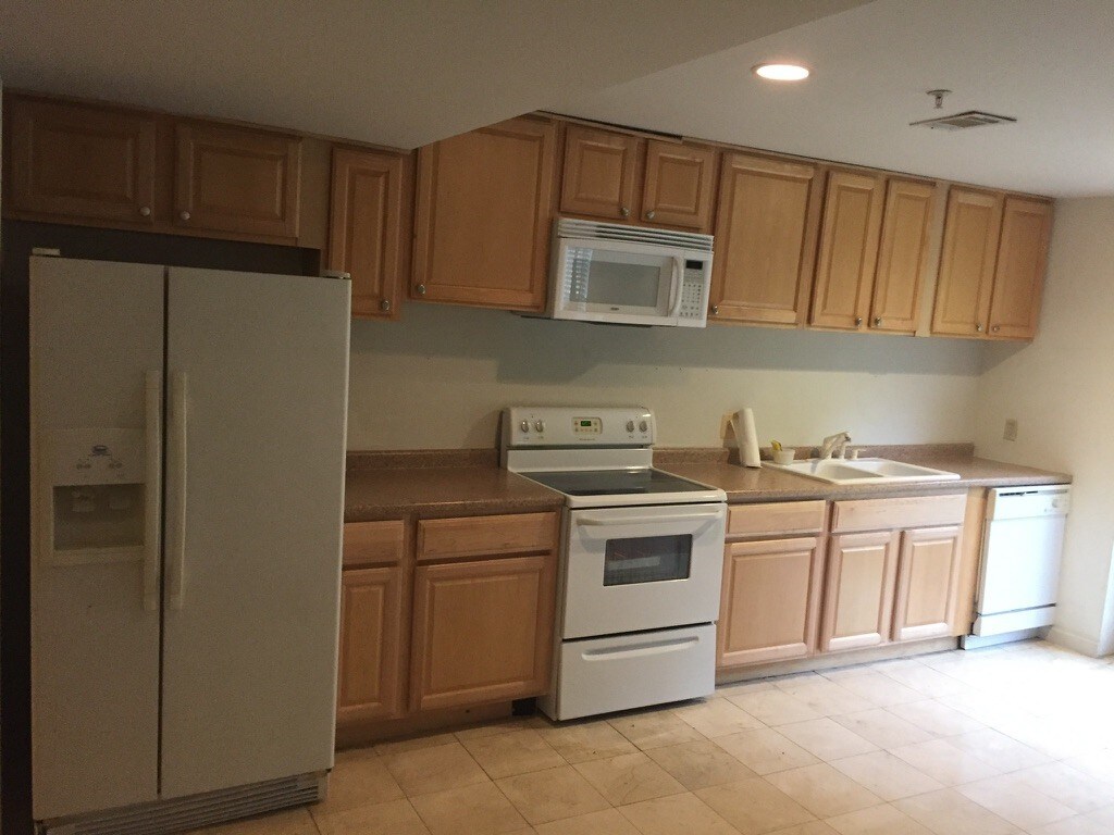 Kitchen 3 - 4300 Stablemere Ct