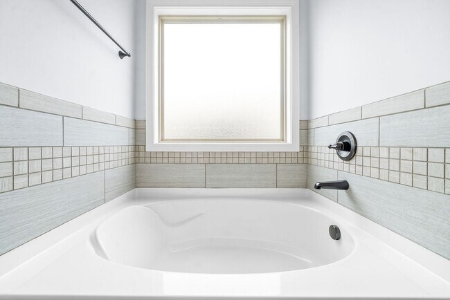 Building Photo - Pet Friendly Four Bedroom with Basement!