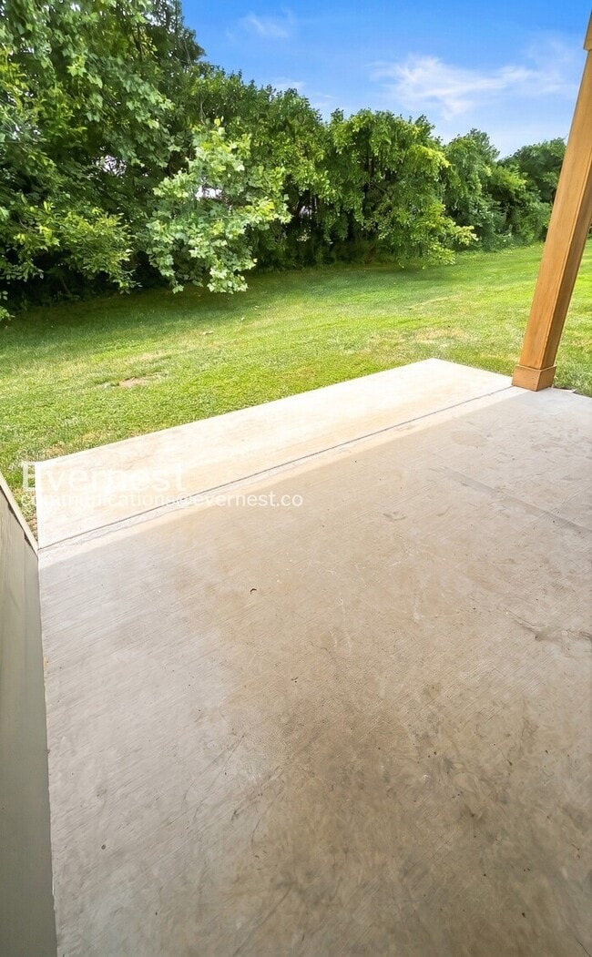 Building Photo - PROMO: 50% off the first month's rent! Adorable 3-Bedroom Home Near Downtown Chattanooga with 2-c...