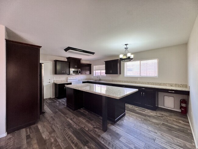Building Photo - 9138 W Ross Ave