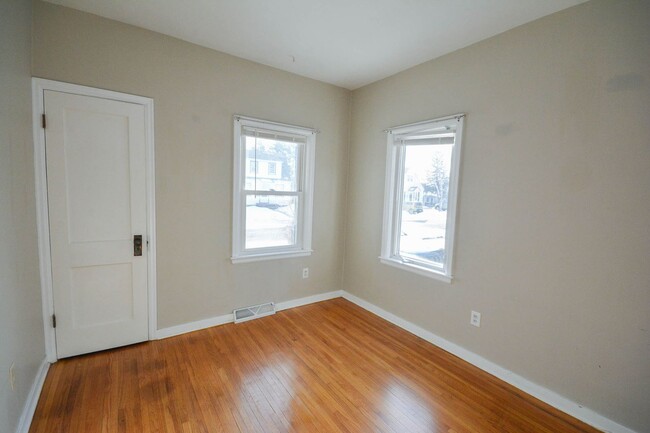 Building Photo - Cute, Remodeled 2br Home, Like New!