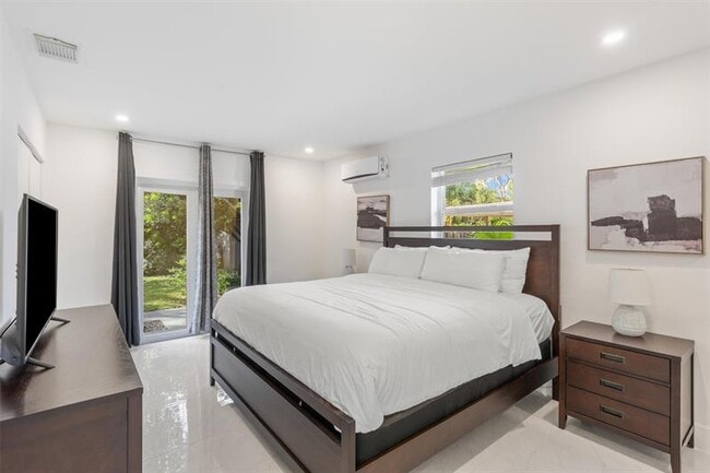 Building Photo - 1409 NE 2nd Ave