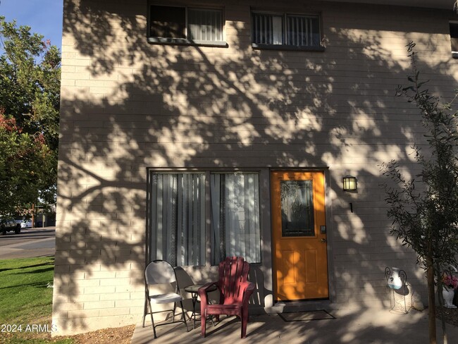 Building Photo - 2015 S Granada Dr