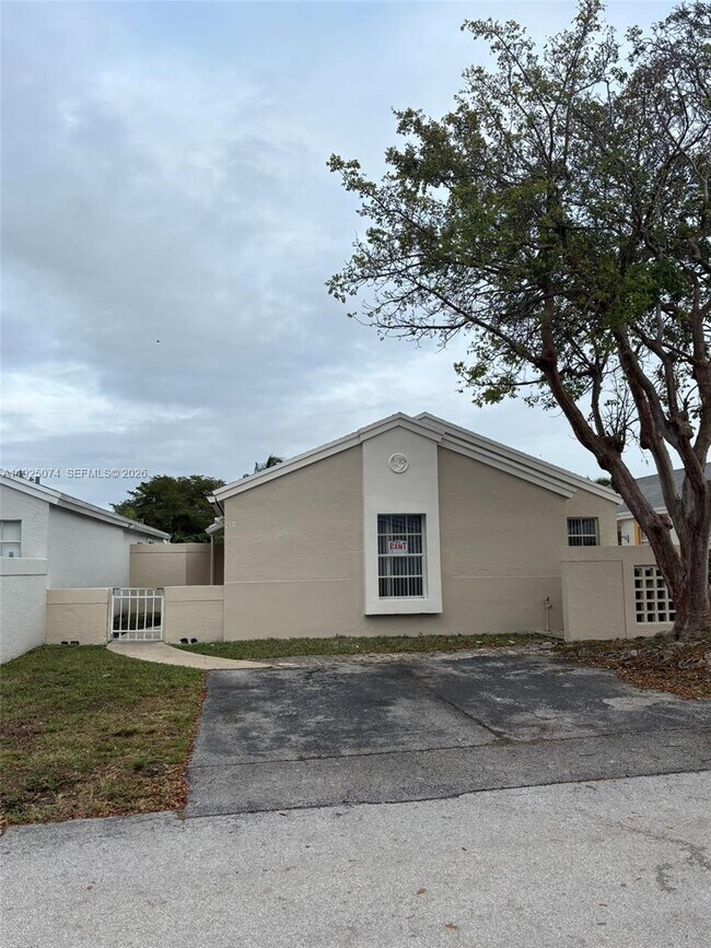 Building Photo - 7331 SW 149th Ct