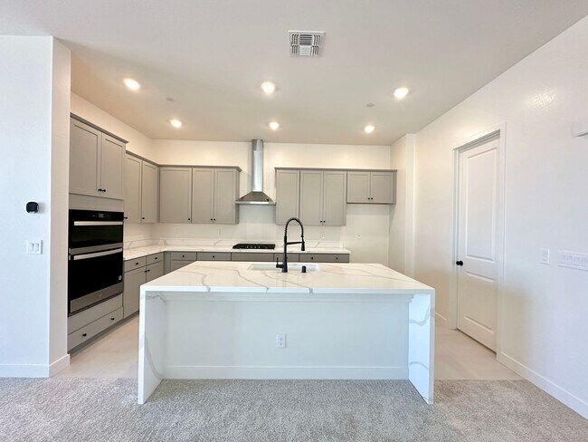 Building Photo - Summerlin Village