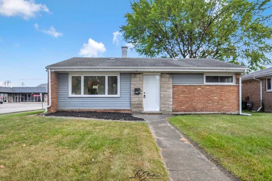 Primary Photo - 17103 Burnham Ave