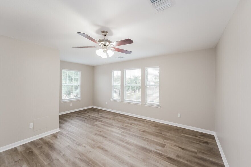Building Photo - 20727 Dickinson Manor Ln