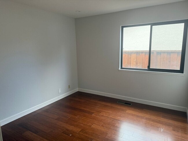 Building Photo - 515 La Baree Dr