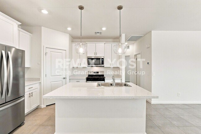 Building Photo - 2689 E Santa Ynez Dr